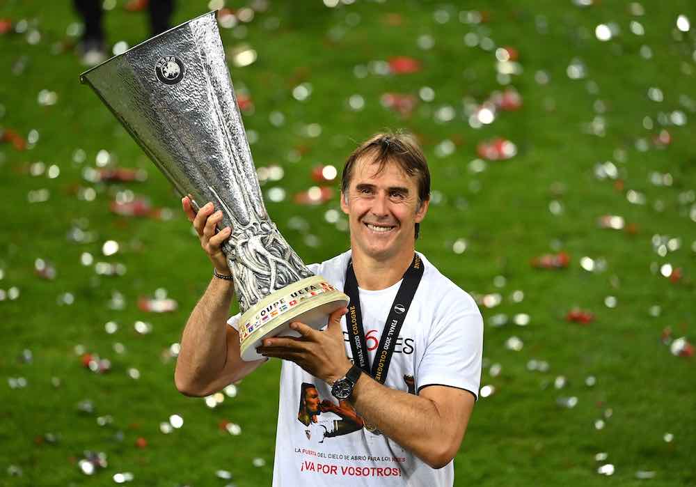 Julen Lopetegui Sevilla Europa League Trophy