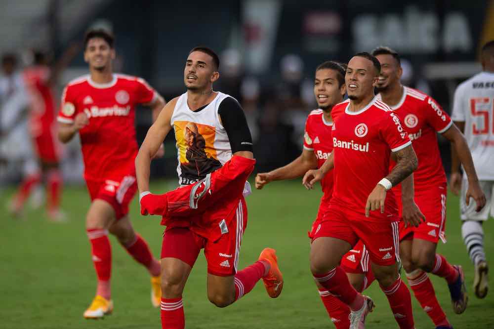 Gabriel Barbosa of Flamengo heads the ball during a Brasileirao