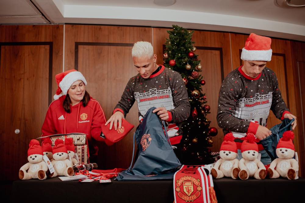 Manchester United Players Take Festive Cheer To Local Children’s Hospitals
